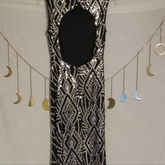 Dress - Picture 2 of 6